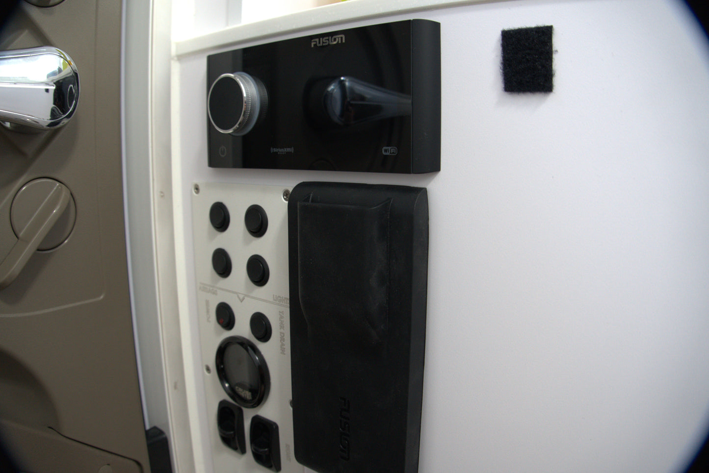 Fusion Stereo Cover Holder