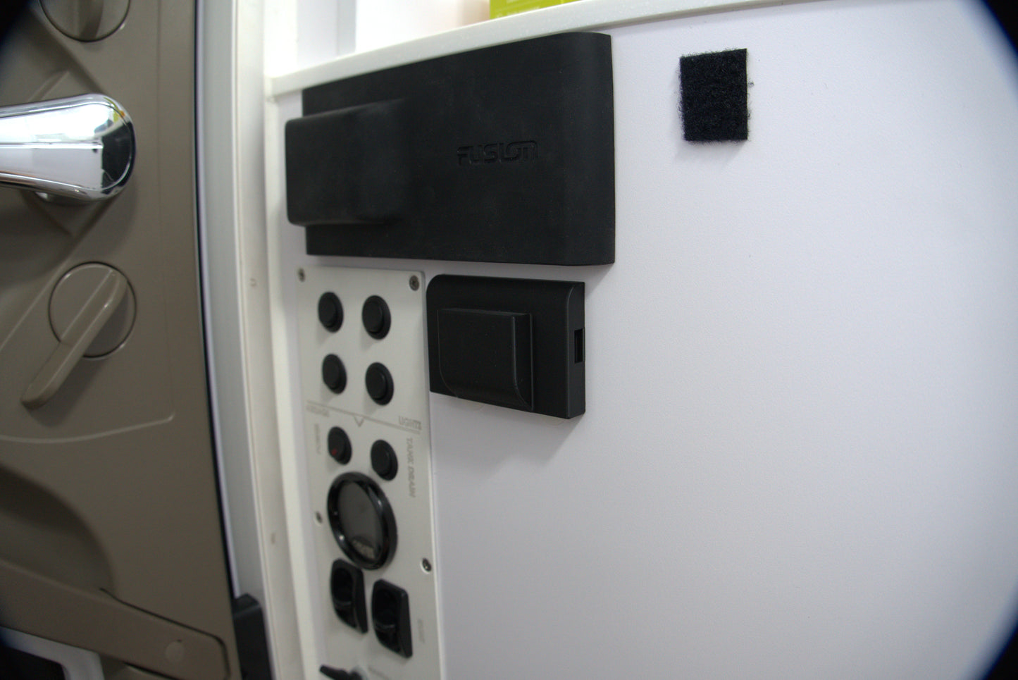 Fusion Stereo Cover Holder